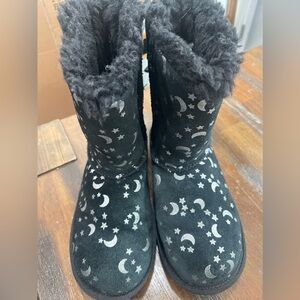Ugg Girls Gently Used Size 3 Boots